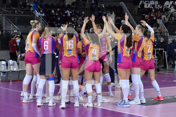 2021-11-14 - Vero Volley Monza Team during the Women's Volleyball Championship Series A1 match between Acqua & Sapone Volley Roma and Vero Volley Monza at PalaEur, 14th November, 2021 in Rome, Italy.  - ACQUA&SAPONE ROMA VOLLEY CLUB VS VERO VOLLEY MONZA - SERIE A1 WOMEN - VOLLEYBALL