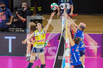 2021-10-02 - Spike of Megan Courtney (Imoco Volley Conegliano) - IMOCO VOLLEY CONEGLIANO VS IGOR GORGONZOLA NOVARA - WOMEN SUPERCOPPA - VOLLEYBALL