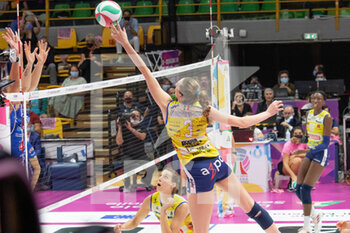 2021-10-02 - Spike of Megan Courtney (Imoco Volley Conegliano) - IMOCO VOLLEY CONEGLIANO VS IGOR GORGONZOLA NOVARA - WOMEN SUPERCOPPA - VOLLEYBALL
