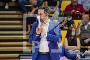 2021-10-02 - Stefano Lavarini (head coach of Igor Gorgonzola Novara) - IMOCO VOLLEY CONEGLIANO VS IGOR GORGONZOLA NOVARA - WOMEN SUPERCOPPA - VOLLEYBALL