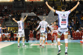 2021-10-23 - Exultation of players Itas Trentino - SEMIFINALE - SIR SAFETY CONAD PERUGIA VS ITAS TRENTINO - SUPERCOPPA - VOLLEYBALL