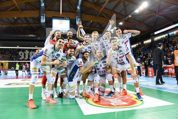 2021-10-23 - Group photo after the match of  Itas Trentino - SEMIFINALE - SIR SAFETY CONAD PERUGIA VS ITAS TRENTINO - SUPERCOPPA - VOLLEYBALL