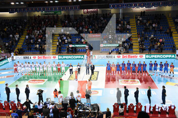 2021-10-24 - Teams on the pitch to listen to the national anthem - FINALE - ITAL TRENTINO VS VERO VOLLEY MONZA - SUPERCOPPA - VOLLEYBALL