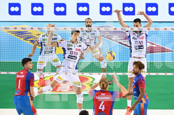 2021-10-24 - Dribble of Donovan Dzavoronok #4 (Vero Volley Monza) - FINALE - ITAL TRENTINO VS VERO VOLLEY MONZA - SUPERCOPPA - VOLLEYBALL
