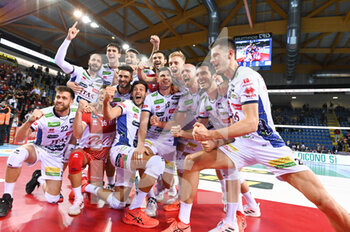2021-10-24 - Group photo after the match of Itas Trentino - FINALE - ITAL TRENTINO VS VERO VOLLEY MONZA - SUPERCOPPA - VOLLEYBALL