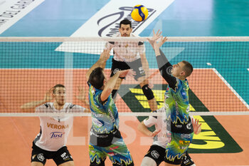 2021-10-17 - Simone Giannelli - Sir Safety Conad Perugia al palleggio. - VERONA VOLLEY VS SIR SAFETY CONAD PERUGIA - SUPERLEAGUE SERIE A - VOLLEYBALL
