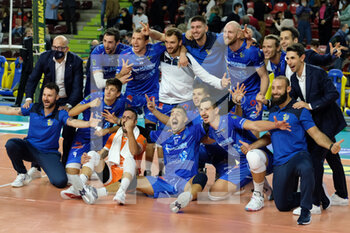 2021-10-31 - Top Volley Cisterna celebrate the victory of game against Verona Volley. - VERONA VOLLEY VS TOP VOLLEY CISTERNA - SUPERLEAGUE SERIE A - VOLLEYBALL