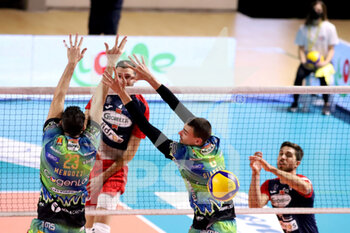 2021-11-03 - Simone Giannelli and Stefano Mengozzi during volleyball 
between Prisma Taranto and Safety Perugia. - PRISMA TARANTO VS SIR SAFETY CONAD PERUGIA - SUPERLEAGUE SERIE A - VOLLEYBALL