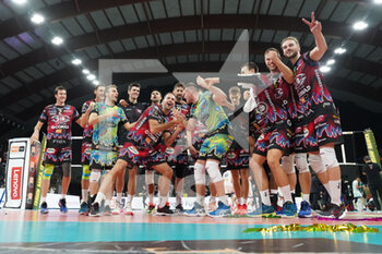 2021-11-13 - sir safety conad perugia rejoice in the victory of the match - SIR SAFETY CONAD PERUGIA VS ALLIANZ MILANO - SUPERLEAGUE SERIE A - VOLLEYBALL