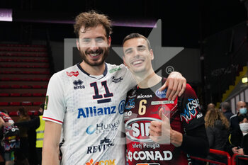 2021-11-13 - piano matteo (n.11 allianz milano)giannelli simone (n.6 sir safety conad perugia) end ofmrace - SIR SAFETY CONAD PERUGIA VS ALLIANZ MILANO - SUPERLEAGUE SERIE A - VOLLEYBALL