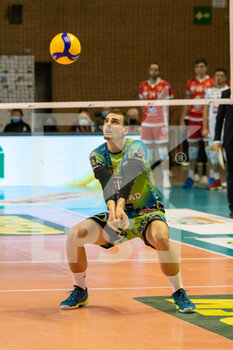 2021-11-21 - Simone Giannelli (Perugia) bagher - CONSAR RAVENNA VS SIR SAFETY CONAD PERUGIA - SUPERLEAGUE SERIE A - VOLLEYBALL