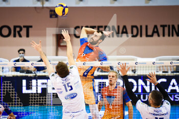 2021-11-20 - Gianluca Galassi attack (Vero Volley Monza) - TOP VOLLEY CISTERNA VS VERO VOLLEY MONZA - SUPERLEAGUE SERIE A - VOLLEYBALL