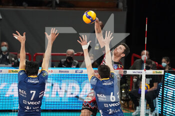2021-11-24 - anderson matthew (n1 sir safety conad perugia) schiaccia - SIR SAFETY CONAD PERUGIA VS LEO SHOES MODENA - SUPERLEAGUE SERIE A - VOLLEYBALL