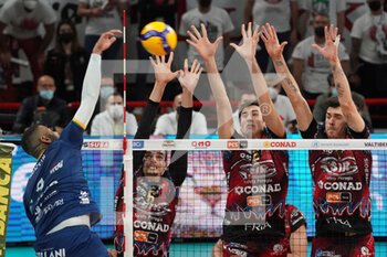 2021-11-24 - ngapeth earvin (n.9 leo shoes perkingelmer modena) schiaccia - SIR SAFETY CONAD PERUGIA VS LEO SHOES MODENA - SUPERLEAGUE SERIE A - VOLLEYBALL