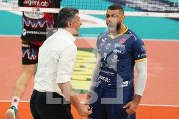 2021-11-24 - ngapeth earvin (n.9 leo shoes perkingelmer modena) giani andrea (leo shoes perkingelmer modena) esultano - SIR SAFETY CONAD PERUGIA VS LEO SHOES MODENA - SUPERLEAGUE SERIE A - VOLLEYBALL