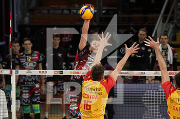 2021-12-05 - ter horst thijs  (n.5 sir safety conad perugia) schiaccia - SIR SAFETY CONAD PERUGIA VS TONNO CALLIPO VIBO VALENTIA - SUPERLEAGUE SERIE A - VOLLEYBALL