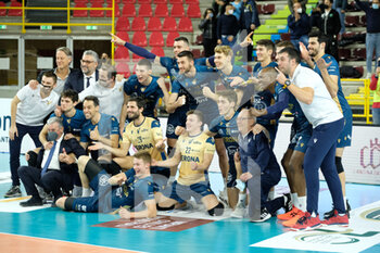 2021-12-04 - Verona Volley festeggia la vittoria contro la Consar Ravenna. - VERONA VOLLEY VS CONSAR RAVENNA - SUPERLEAGUE SERIE A - VOLLEYBALL