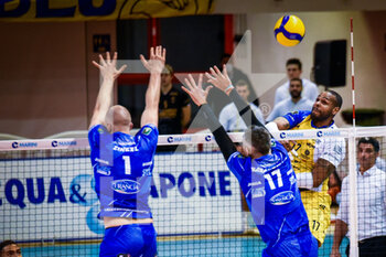 2021-12-05 - Leal Yoandy attack(Leo Shoes Modena) - TOP VOLLEY CISTERNA VS LEO SHOES MODENA - SUPERLEAGUE SERIE A - VOLLEYBALL