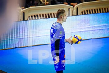 2021-12-05 - Baranowicz Michele serve(Top Volley Cisterna) - TOP VOLLEY CISTERNA VS LEO SHOES MODENA - SUPERLEAGUE SERIE A - VOLLEYBALL