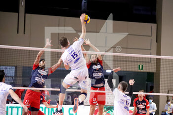 2021-12-08 - Andrea Rondoni Top Volley Cisterna squashed.  - PRISMA TARANTO VS TOP VOLLEY CISTERNA - SUPERLEAGUE SERIE A - VOLLEYBALL