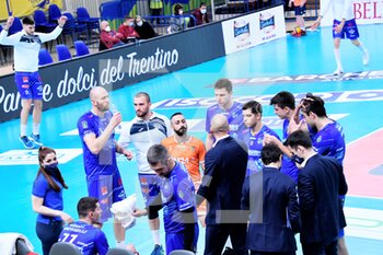 2021-12-19 - Time out Top volley Latina Coach Fabio Soli - ITAS TRENTINO VS TOP VOLLEY CISTERNA - SUPERLEAGUE SERIE A - VOLLEYBALL