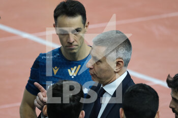2021-12-26 - Radostin Stoytchev - Head Coach - Verona Volley durante un time-out. - VERONA VOLLEY VS ITAS TRENTINO - SUPERLEAGUE SERIE A - VOLLEYBALL