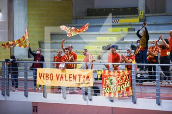 2021-11-06 - Tonno Callipo Vibo Valentia supporters  - TOP VOLLEY CISTERNA VS TONNO CALLIPO VIBO VALENTIA - SUPERLEAGUE SERIE A - VOLLEYBALL