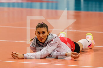2021-12-08 - Camilla Mingardi #11 of UYBA Unet E-Work Busto Arsizio warms up during the CEV Cup 2021/22 volleyball match between UYBA Unet E-Work Busto Arsizio and Allianz MTV Stuttgart at E-Work Arena, Busto Arsizio, Italy on December 08, 2021 - UNET E-WORK BUSTO ARSIZIO VS ALLIANZ MTV STUTTGART - CEV CUP WOMEN - VOLLEYBALL