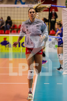 2021-12-08 - Jovana Stevanovic #15 of UYBA Unet E-Work Busto Arsizio warms up during the CEV Cup 2021/22 volleyball match between UYBA Unet E-Work Busto Arsizio and Allianz MTV Stuttgart at E-Work Arena, Busto Arsizio, Italy on December 08, 2021 - UNET E-WORK BUSTO ARSIZIO VS ALLIANZ MTV STUTTGART - CEV CUP WOMEN - VOLLEYBALL