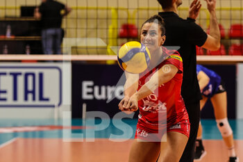 2021-12-08 - Lucia Bosetti #16 of UYBA Unet E-Work Busto Arsizio warms up during the CEV Cup 2021/22 volleyball match between UYBA Unet E-Work Busto Arsizio and Allianz MTV Stuttgart at E-Work Arena, Busto Arsizio, Italy on December 08, 2021 - UNET E-WORK BUSTO ARSIZIO VS ALLIANZ MTV STUTTGART - CEV CUP WOMEN - VOLLEYBALL