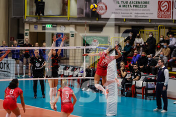 2021-12-08 - Lucia Bosetti #16 of UYBA Unet E-Work Busto Arsizio in action during the CEV Cup 2021/22 volleyball match between UYBA Unet E-Work Busto Arsizio and Allianz MTV Stuttgart at E-Work Arena, Busto Arsizio, Italy on December 08, 2021 - UNET E-WORK BUSTO ARSIZIO VS ALLIANZ MTV STUTTGART - CEV CUP WOMEN - VOLLEYBALL
