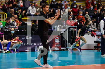 2021-12-08 - Marco Musso head coach of UYBA Unet E-Work Busto Arsizio celebrates during the CEV Cup 2021/22 volleyball match between UYBA Unet E-Work Busto Arsizio and Allianz MTV Stuttgart at E-Work Arena, Busto Arsizio, Italy on December 08, 2021 - UNET E-WORK BUSTO ARSIZIO VS ALLIANZ MTV STUTTGART - CEV CUP WOMEN - VOLLEYBALL