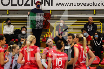 2021-12-08 - Supporter of UYBA Unet E-Work Busto Arsizio from Barcelona during the CEV Cup 2021/22 volleyball match between UYBA Unet E-Work Busto Arsizio and Allianz MTV Stuttgart at E-Work Arena, Busto Arsizio, Italy on December 08, 2021 - UNET E-WORK BUSTO ARSIZIO VS ALLIANZ MTV STUTTGART - CEV CUP WOMEN - VOLLEYBALL
