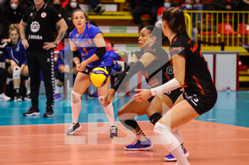 2021-12-08 - Simone Alexandria Lee #10 of Allianz Mtv Stuttgart in action during the CEV Cup 2021/22 volleyball match between UYBA Unet E-Work Busto Arsizio and Allianz MTV Stuttgart at E-Work Arena, Busto Arsizio, Italy on December 08, 2021 - UNET E-WORK BUSTO ARSIZIO VS ALLIANZ MTV STUTTGART - CEV CUP WOMEN - VOLLEYBALL