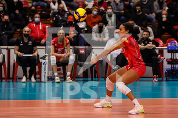 2021-12-08 - Alexa Gray #8 of UYBA Unet E-Work Busto Arsizio in action during the CEV Cup 2021/22 volleyball match between UYBA Unet E-Work Busto Arsizio and Allianz MTV Stuttgart at E-Work Arena, Busto Arsizio, Italy on December 08, 2021 - UNET E-WORK BUSTO ARSIZIO VS ALLIANZ MTV STUTTGART - CEV CUP WOMEN - VOLLEYBALL