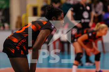 2021-12-08 - Krystal Rivers #13 of Allianz Mtv Stuttgart looks on during the CEV Cup 2021/22 volleyball match between UYBA Unet E-Work Busto Arsizio and Allianz MTV Stuttgart at E-Work Arena, Busto Arsizio, Italy on December 08, 2021 - UNET E-WORK BUSTO ARSIZIO VS ALLIANZ MTV STUTTGART - CEV CUP WOMEN - VOLLEYBALL