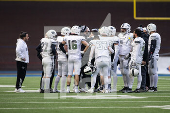 2022-03-12 - Panthers Parma's players during timeout - FIRST DIVISION 2021-22 - SEAMEN MILANO VS PANTHERS PARMA - AMERICAN FOOTBALL - OTHER SPORTS