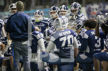2022-03-12 -  Stefan Pokorny (Head Coach Seamen Milano) with Seamen's players during timeout - FIRST DIVISION 2021-22 - SEAMEN MILANO VS PANTHERS PARMA - AMERICAN FOOTBALL - OTHER SPORTS