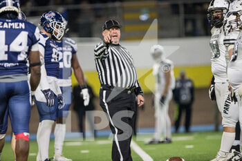 2022-03-12 - referee with Seamen's and Panthers' players - FIRST DIVISION 2021-22 - SEAMEN MILANO VS PANTHERS PARMA - AMERICAN FOOTBALL - OTHER SPORTS