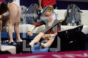 2022-08-13 - 13.8.2022, Munich, Olympiahalle Munich, European Championships Munich 2022: Artistic Gymnastics - Women's Team Final, Lisa Vaelen (BEL) taping her leg - EUROPEAN CHAMPIONSHIPS MUNICH 2022: ARTISTIC GYMNASTICS - WOMEN'S TEAM FINAL - GYMNASTICS - OTHER SPORTS