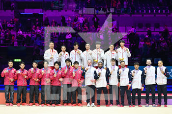 02/11/2022 - Medal Ceremony Team's Final MAG
Gold Medal: China
Silver Medal: Japan
Bronze Medal: Great Britain - ARTISTIC GYMNASTICS WORLD CHAMPIONSHIPS - MEN'S TEAM FINAL - GINNASTICA - ALTRO