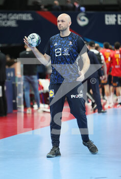 28/01/2022 - Vincent Gerard of France warms up before the EHF Euro 2022, Semi Final Handball match between France and Sweden on January 28, 2022 at Budapest Multifunctional Arena in Budapest, Hungary - EHF EURO 2022, SEMI FINAL - FRANCE VS SWEDEN - PALLAMANO - ALTRO