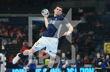 28/01/2022 - Aymeric Minne of France warms up before the EHF Euro 2022, Semi Final Handball match between France and Sweden on January 28, 2022 at Budapest Multifunctional Arena in Budapest, Hungary - EHF EURO 2022, SEMI FINAL - FRANCE VS SWEDEN - PALLAMANO - ALTRO