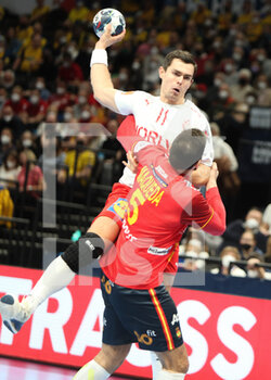 2022-01-28 - Rasmus Lauge of Denmark and Jorge Maqueda of Spain during the EHF Euro 2022, Semi Final Handball match between Spain and Denmark on January 28, 2022 at Budapest Multifunctional Arena in Budapest, Hungary - EHF EURO 2022, SEMI FINAL - SPAIN AND DENMARK - HANDBALL - OTHER SPORTS