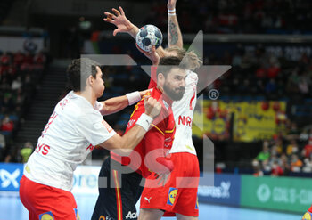 2022-01-28 - Jorge Maqueda of Spain and Rasmus Lauge of Denmark during the EHF Euro 2022, Semi Final Handball match between Spain and Denmark on January 28, 2022 at Budapest Multifunctional Arena in Budapest, Hungary - EHF EURO 2022, SEMI FINAL - SPAIN AND DENMARK - HANDBALL - OTHER SPORTS