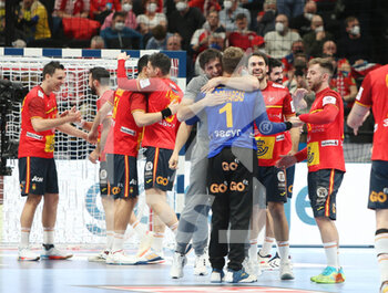 2022-01-28 - Spain players celebrate after the EHF Euro 2022, Semi Final Handball match between Spain and Denmark on January 28, 2022 at Budapest Multifunctional Arena in Budapest, Hungary - EHF EURO 2022, SEMI FINAL - SPAIN AND DENMARK - HANDBALL - OTHER SPORTS