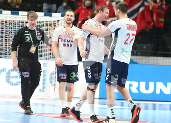 2022-01-28 - Christian O'Sullivan, Sanders Sagosen and Harald Reinkind of Norway celebrate after winning the EHF Euro 2022, Placement Match 5/6 Handball match between Iceland and Norway on January 28, 2022 at Budapest Multifunctional Arena in Budapest, Hungary - EHF EURO 2022, PLACEMENT MATCH 5/6 - ICELAND VS NORWAY - HANDBALL - OTHER SPORTS