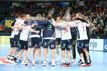 2022-01-28 - Norway players celebrate after winning the EHF Euro 2022, Placement Match 5/6 Handball match between Iceland and Norway on January 28, 2022 at Budapest Multifunctional Arena in Budapest, Hungary - EHF EURO 2022, PLACEMENT MATCH 5/6 - ICELAND VS NORWAY - HANDBALL - OTHER SPORTS