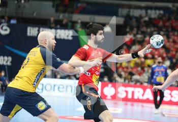 2022-01-30 - Eduardo Gurbindo of Spain and Oscar Bergendahl of Sweden during the EHF Men's Euro, Final handball match between Sweden and Spain on January 30, 2022 at Budapest Multifunctional Arena in Budapest, Hungary - EHF MEN'S EURO 2022, FINAL - SWEDEN VS SPAIN - HANDBALL - OTHER SPORTS