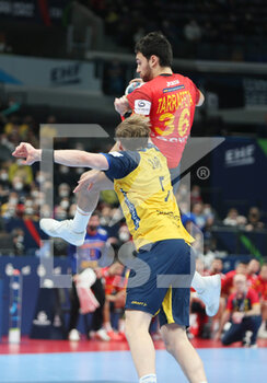 30/01/2022 - Ian Tarrafeta of Spain and Max Darj of Sweden during the EHF Men's Euro 2022, Final handball match between Sweden and Spain on January 30, 2022 at Budapest Multifunctional Arena in Budapest, Hungary - EHF MEN'S EURO 2022, FINAL - SWEDEN VS SPAIN - PALLAMANO - ALTRO